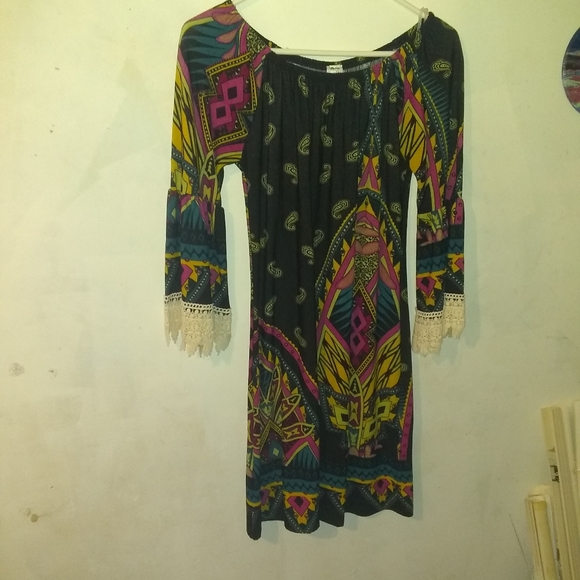 Dresses - Picture 3 of 9